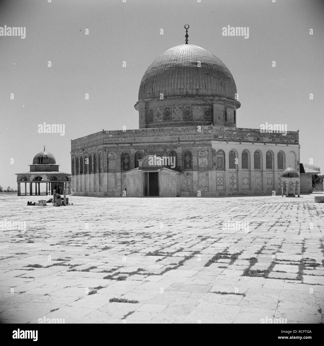 Al Haram esh-Sharif - Tempelberg. Ingang tot de Rotskoepel di Qubbet es-Sakhra, Bestanddeelnr 255-5437. Foto Stock