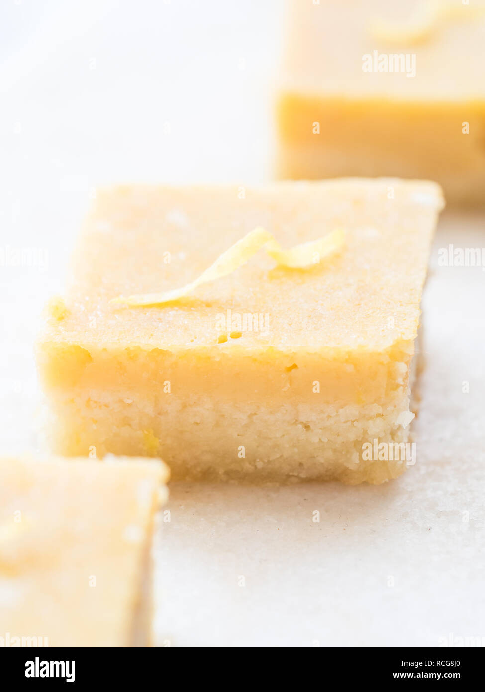 Farina di Mandorle limone cremoso piazze (senza glutine). Foto Stock