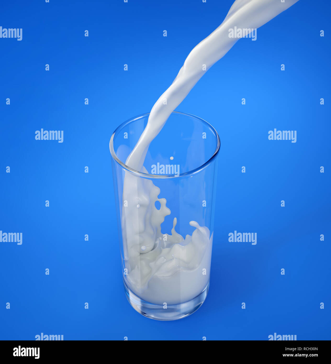 Un bicchiere di latte fresco con la colata e splash. visto dal di sopra. Isolato su sfondo blu. Percorso di clipping incluso. Foto Stock