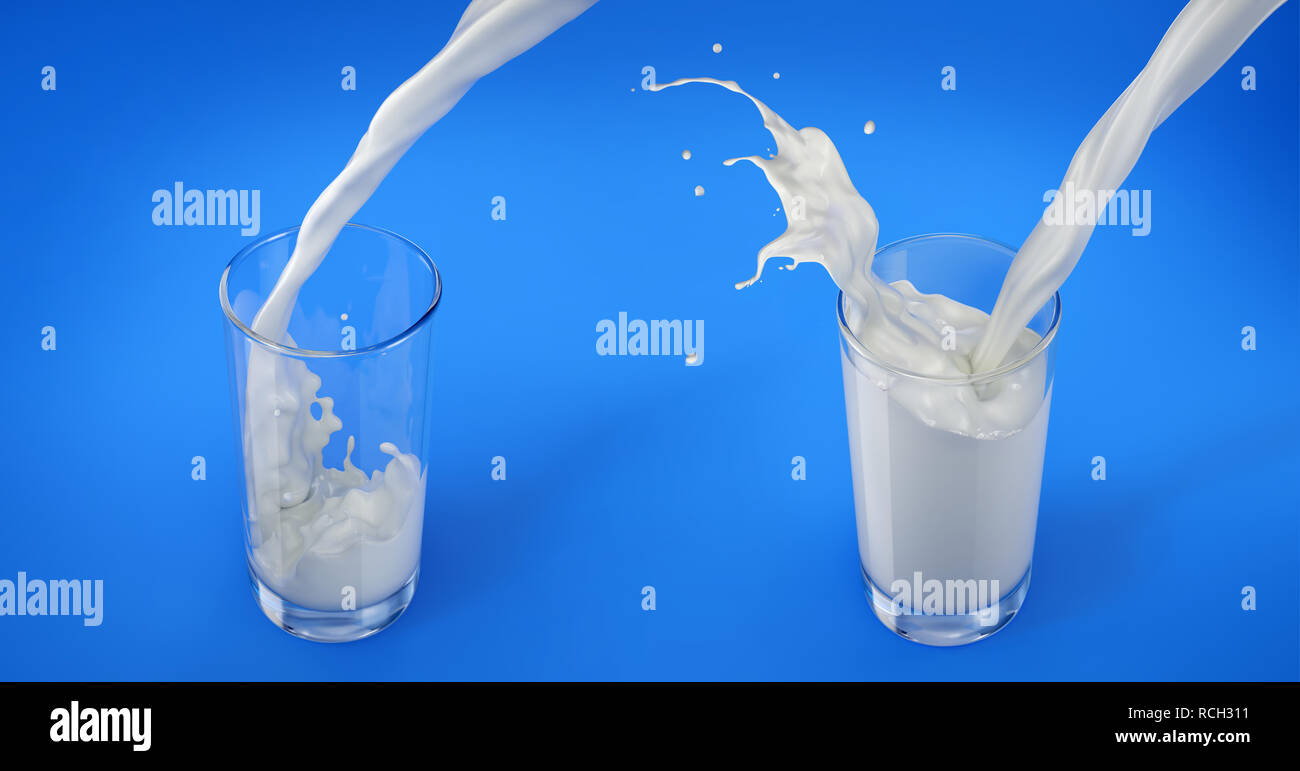 Due bicchieri con colata di latte, uno pieno con spruzzi e uno meno pieno. Visto dal di sopra, su sfondo blu. Percorso di clipping incluso. Foto Stock