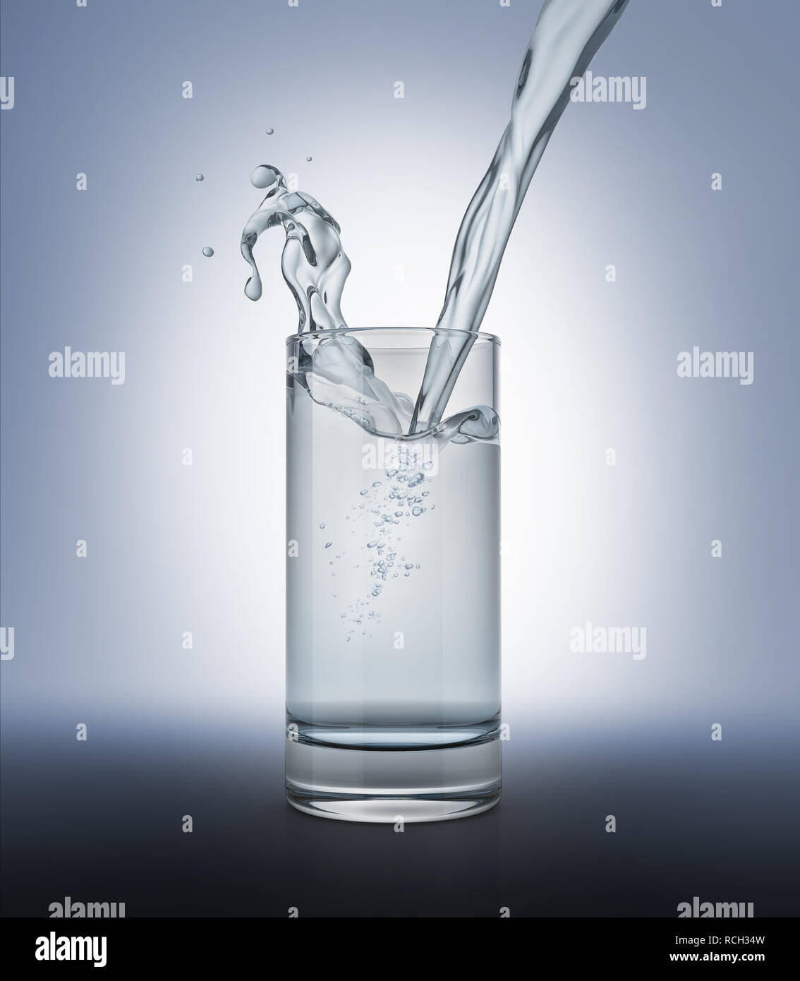 Bicchiere pieno di acqua chiara con la colata e splash. Isolato su bianco/grigio. Percorso di clipping incluso. Foto Stock