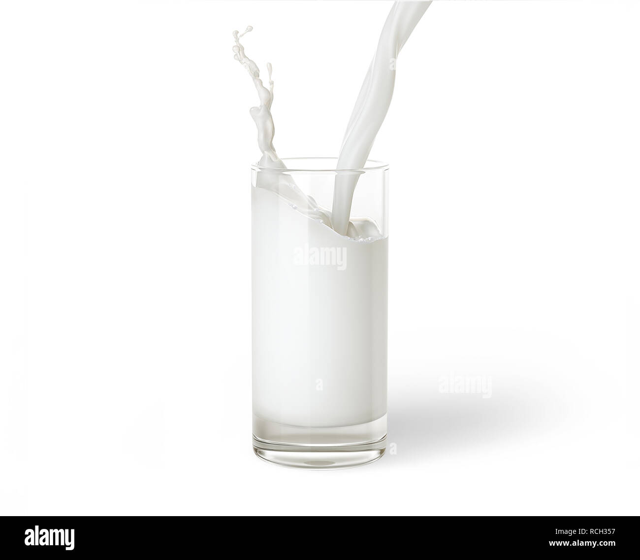 Versare il latte in un vetro isolato su sfondo bianco. Con ombra. percorso di clipping incluso. Foto Stock