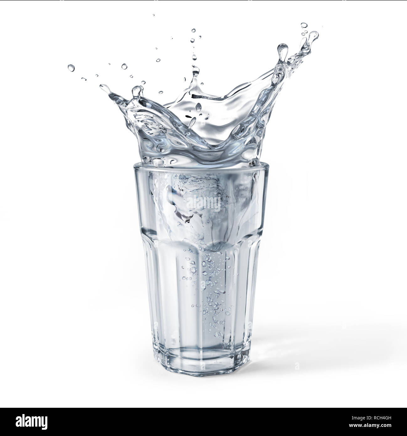Bicchiere pieno di acqua con splash. Isolato su sfondo bianco. Percorso di clipping incluso. Foto Stock