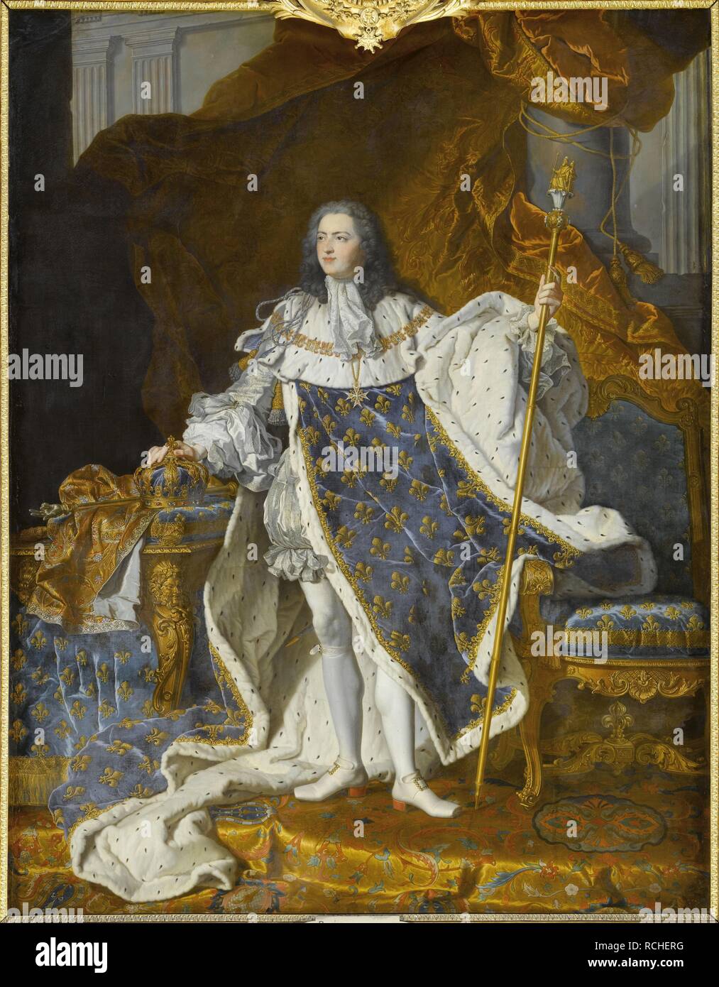 Ritratto di Luigi XV nella sua royal costume. Museo: Musée Condé, Chantilly. Autore: Rigaud Il duomo, Hyacinthe François Honoré. Foto Stock