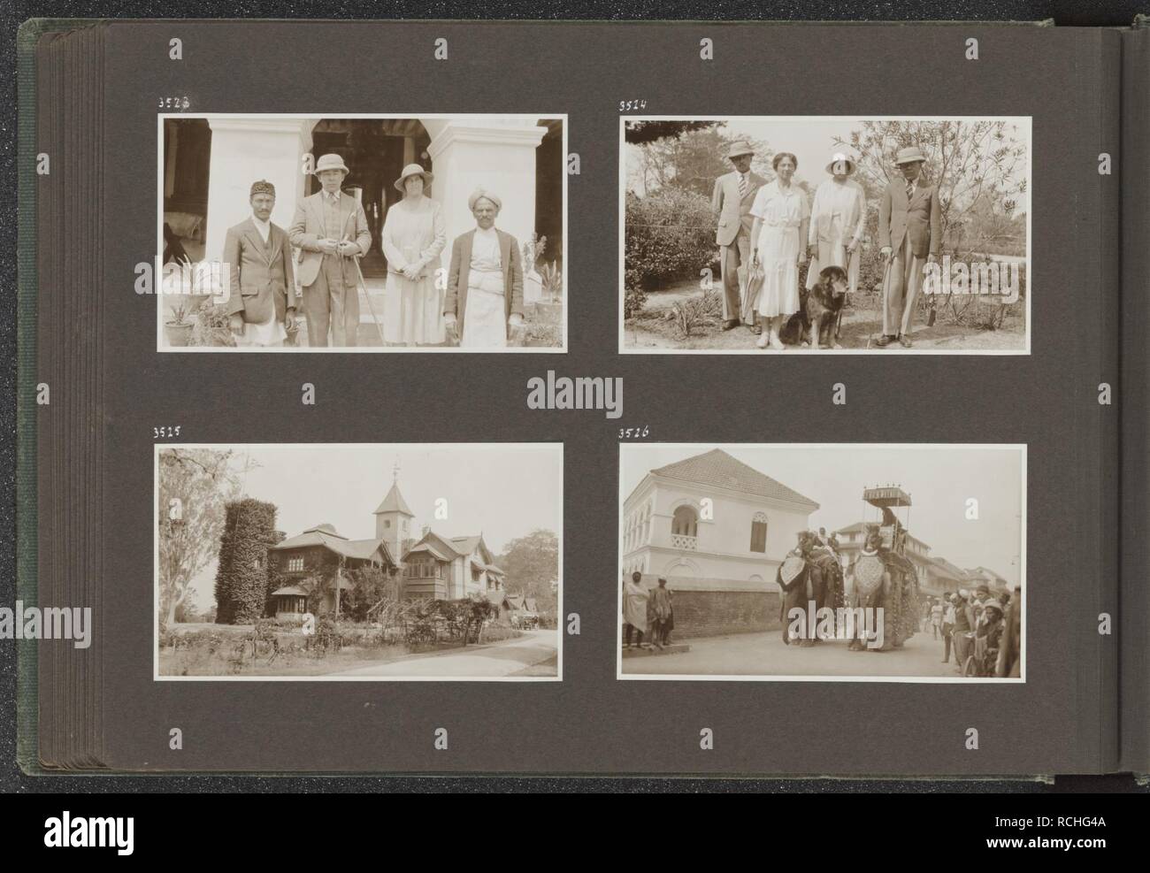 Albumblad incontrato vier foto's. Linksboven vier personen waaronder Jenny Visser-Hoof, Bestanddeelnr 37 36. Foto Stock
