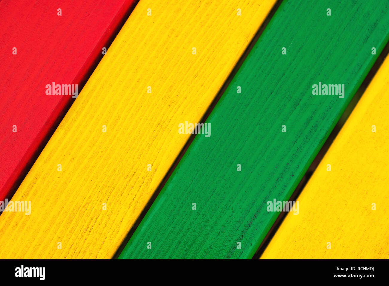 Multi colore listoni in legno dipinto con colori brillanti Foto Stock