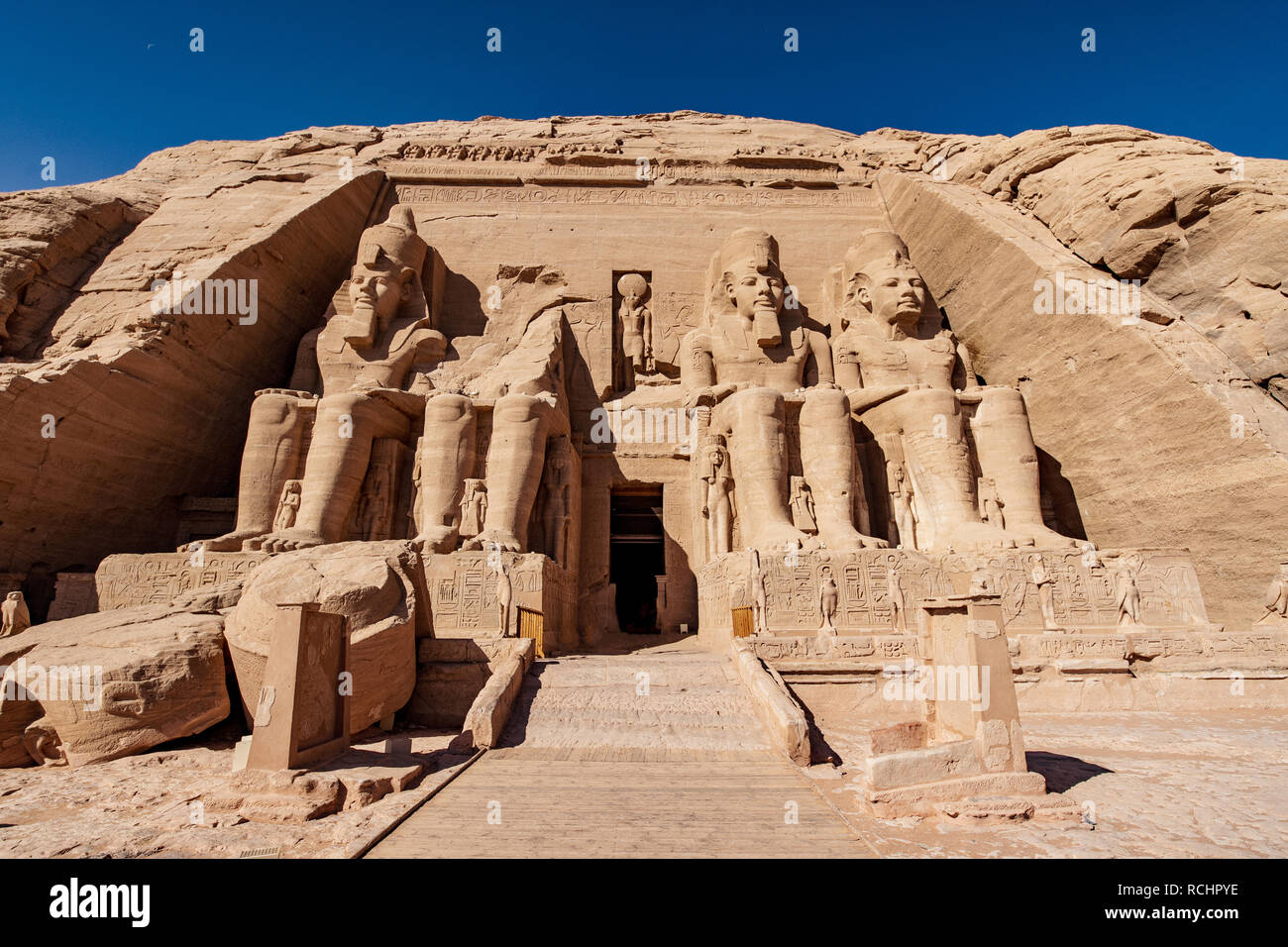 I turisti ad Abu Simbel tempio di antico Egitto Abu Simbel città vicino a Aswan Foto Stock