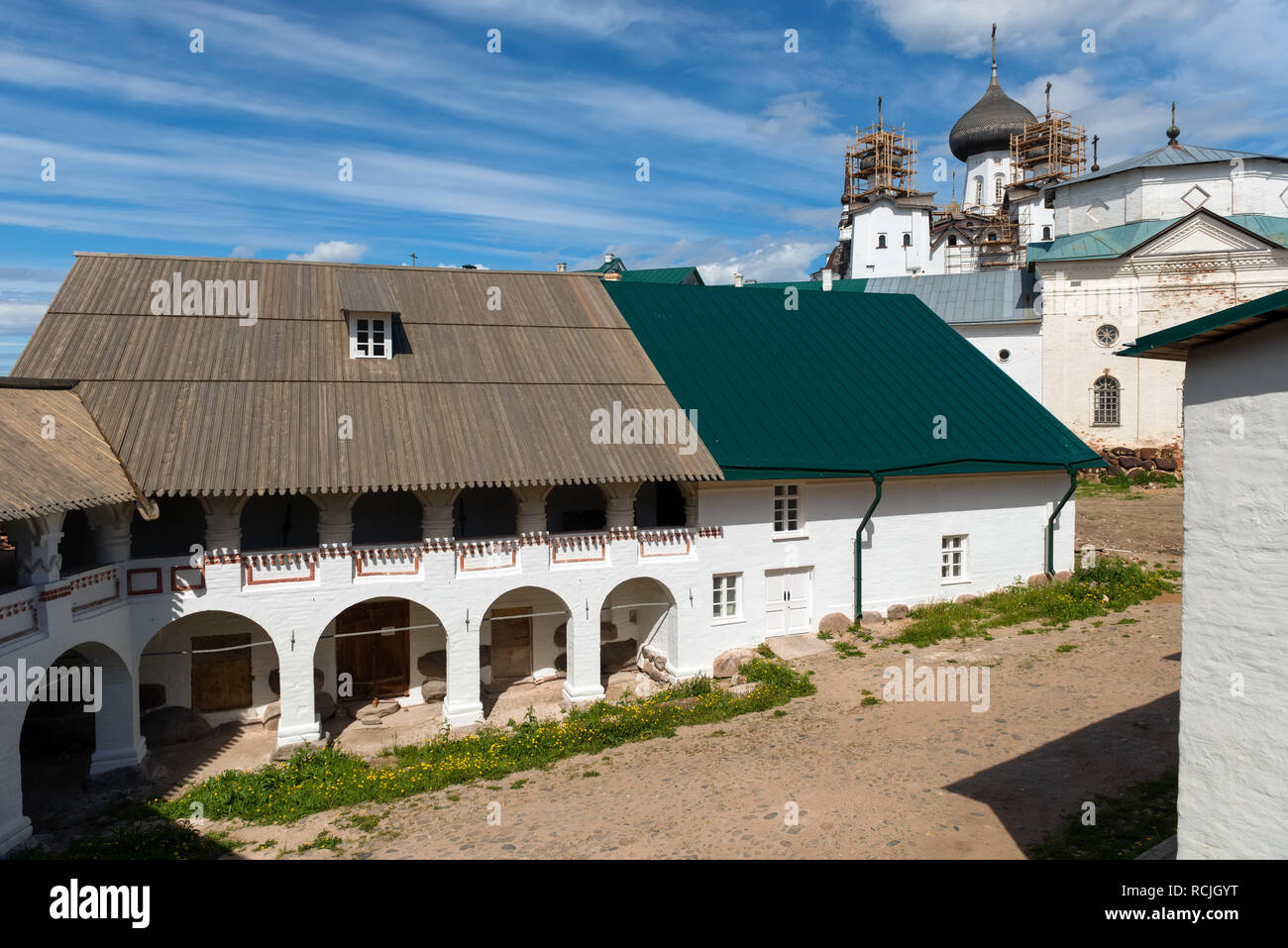 SOLOVKI, Repubblica di Carelia, Russia - Giugno 27, 2018: vista del mulino in Spaso-Preobrazhensky Monastero Solovetsky. Russia, Arkhangelsk regione, Foto Stock