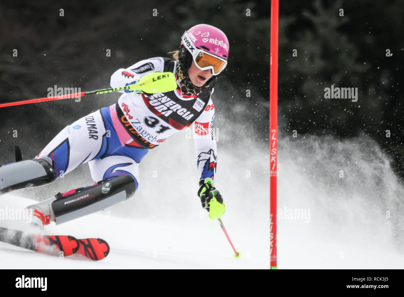 Zagabria, Croazia - Gennaio 5, 2019 : Giuseppina Forni dalla Francia compete durante l'Audi FIS Coppa del Mondo di Sci Alpino Slalom speciale femminile, Snow Queen Trofeo 20 Foto Stock