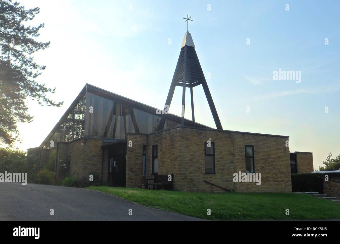 Chiesa di tutti i santi, Vicarage Gate, Onslow Village, Guildford (Maggio 2014) (6). Foto Stock