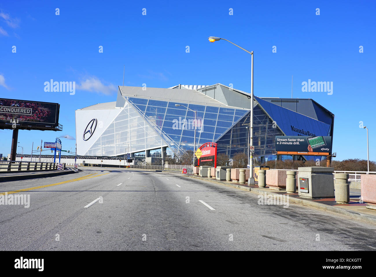 Vista della Casa di Stoccarda Stadium, un multi-purpose sports arena di Atlanta in Georgia, casa degli Atlanta Falcons, ospite di NFL Superbowl LIII 53 Foto Stock