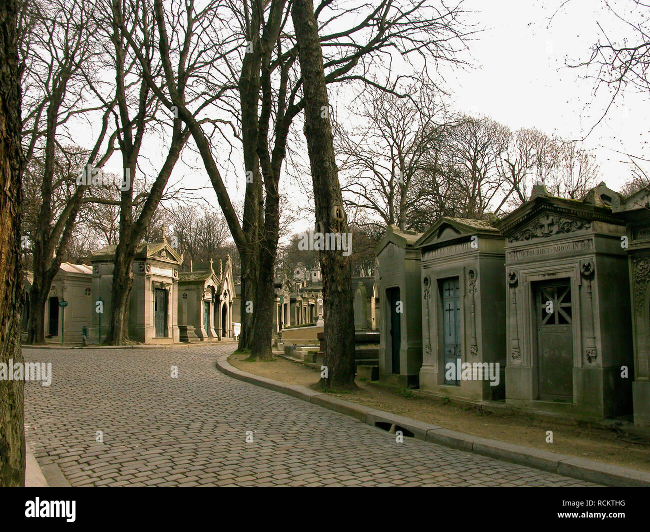 Guardando attraverso il Cimetière du Père-Lachaise, Ventesimo arrondissement a Parigi la più grande città dei morti Foto Stock