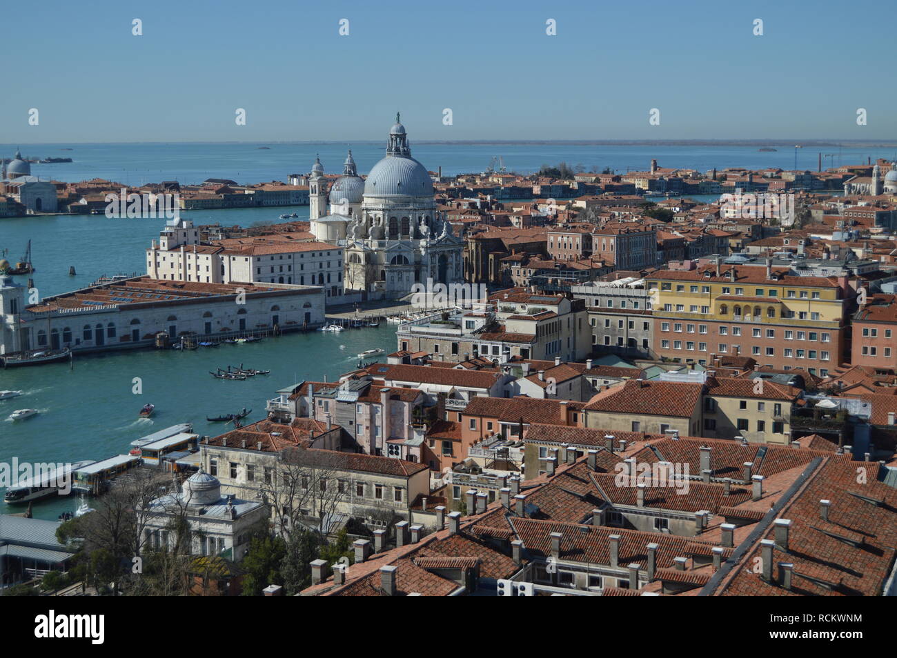 Vedute aeree dal Campanile Campanille della Basilica della Salute di Venezia. Viaggi, vacanze, architettura. Marzo 27, 2015. Venezia, della Regione del Veneto Foto Stock