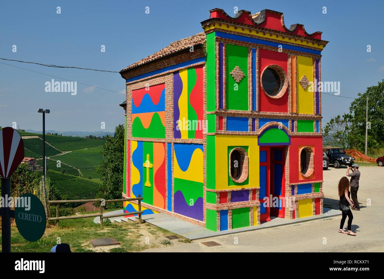 La Morra, provincia di Cuneo, Piemonte, Italia. Il 15 luglio 2018. Nel territorio delle Langhe a La Morra è la cappella della Madonna delle Grazie. Mo Foto Stock