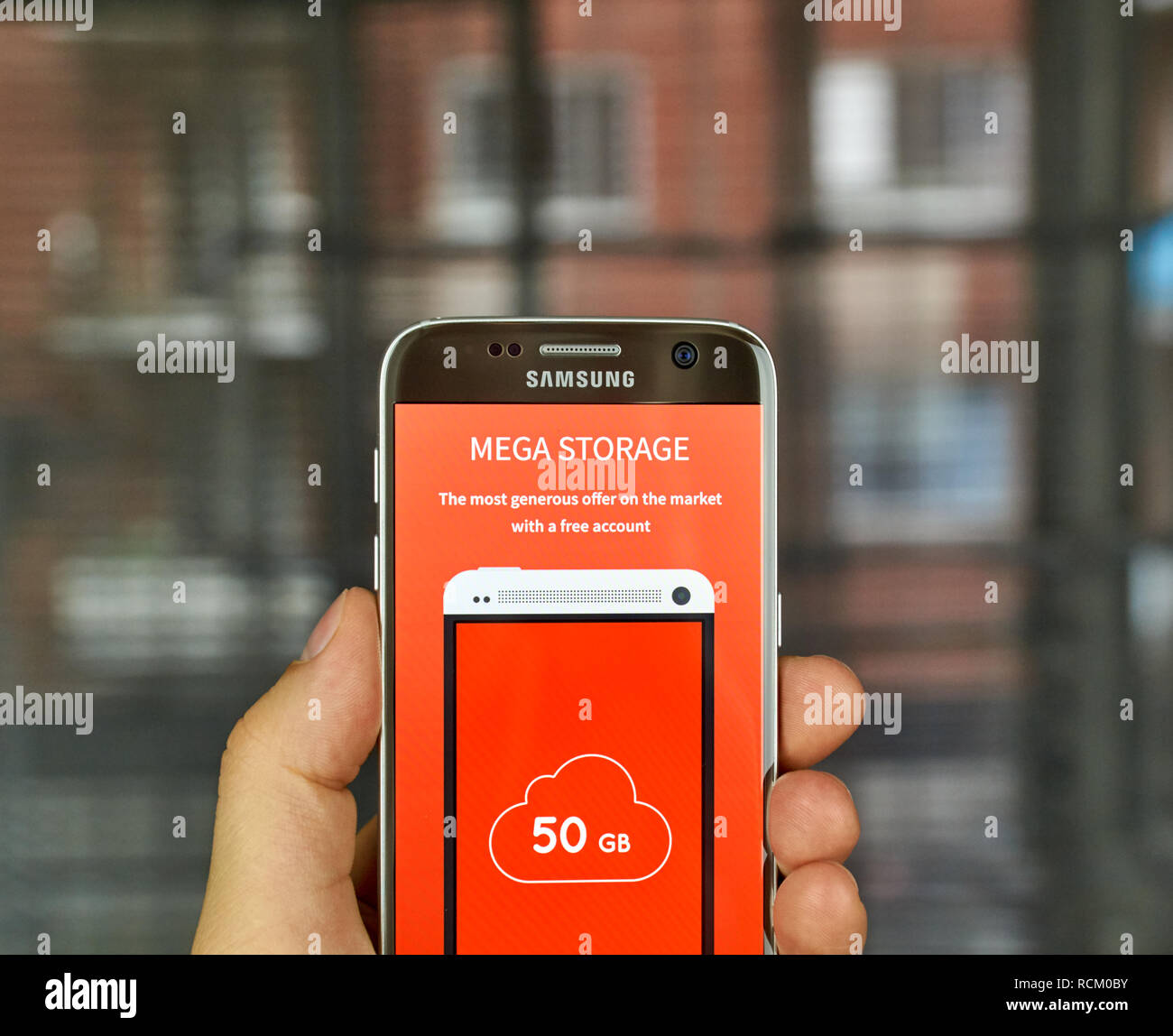 MONTREAL, Canada - 7 Luglio 2016 : Mega - storage online su Android telefono cellulare. Mega è un cloud di storage e file hosting servizio prodotto dal limite di Mega Foto Stock