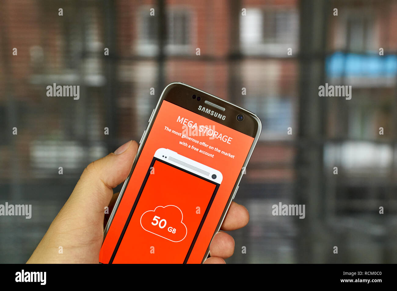 MONTREAL, Canada - 7 Luglio 2016 : Mega - storage online su Android telefono cellulare. Mega è un cloud di storage e file hosting servizio prodotto dal limite di Mega Foto Stock