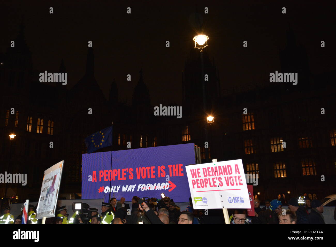 Di notte la significativa votazione in Parlamento il 15 gennaio 2019. Foto Stock