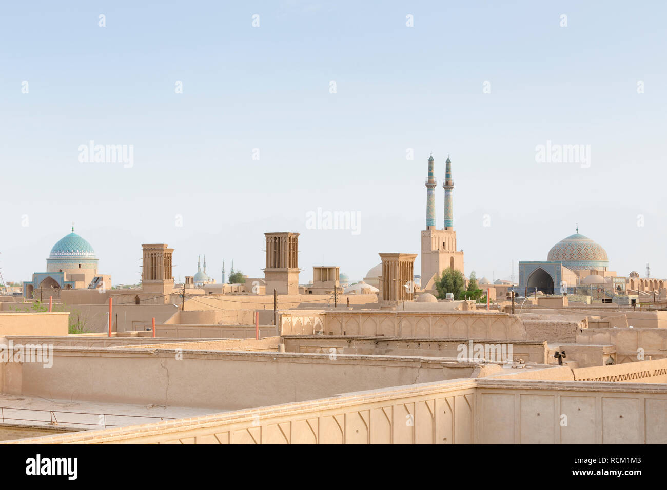 Vista su Yazd città vecchia, Yazd, Iran Foto Stock