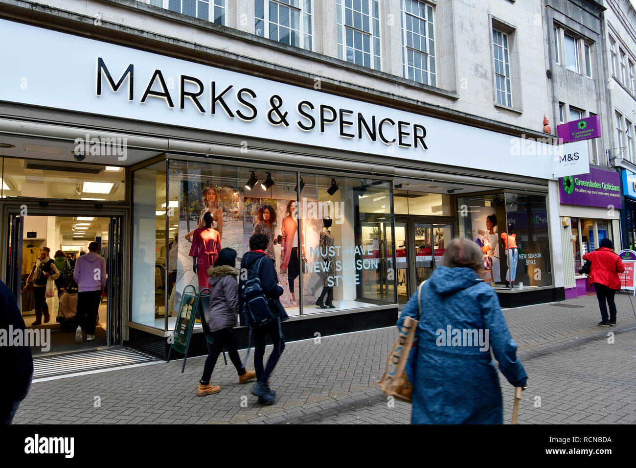 Weston Super Mare, Regno Unito. 16 gennaio, 2019. La Marks & Spencer flagship store a Weston Super Mare dovuti per la chiusura. Ultima data di diciottesimo ; Consiglio difende sovrano Centro Shopping Acquisto in mezzo M&S chiusura. Credito foto: Robert Timoney/Alamy Live News Foto Stock