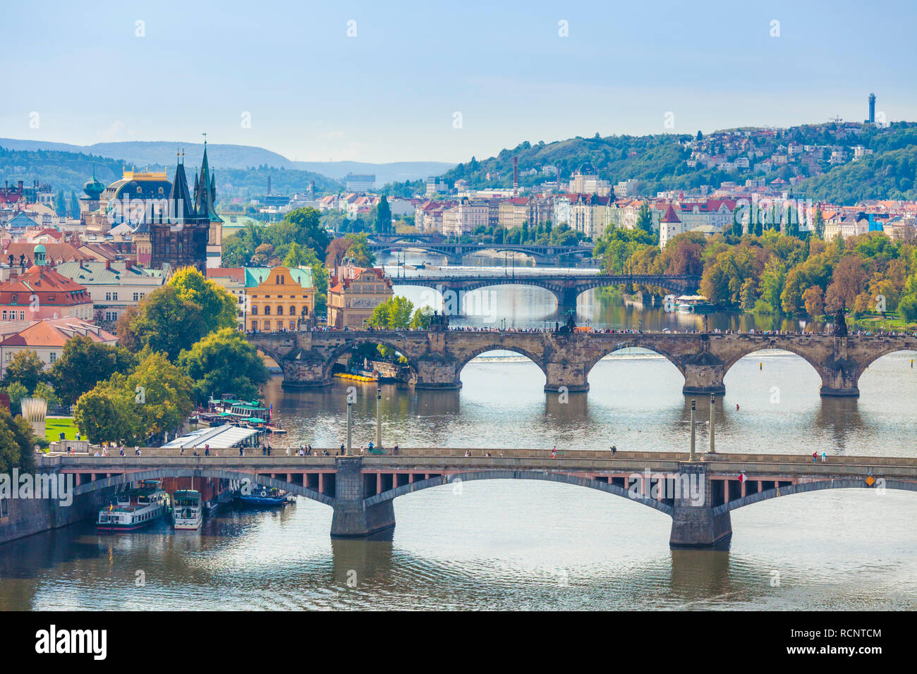 Tre ponti sul fiume Vltava skyline di Praga Praga Repubblica Ceca Europa Foto Stock