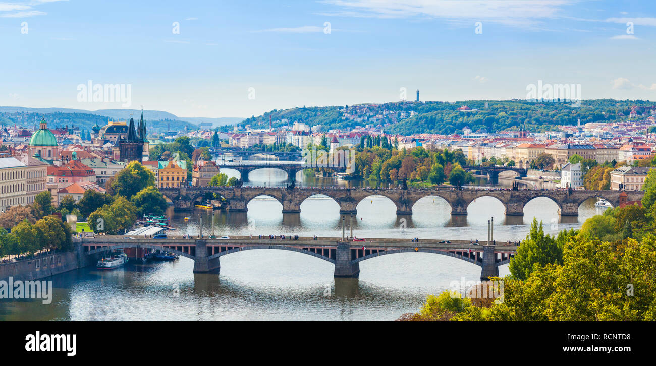 Tre ponti sul fiume Vltava skyline di Praga Praga Repubblica Ceca Europa Foto Stock