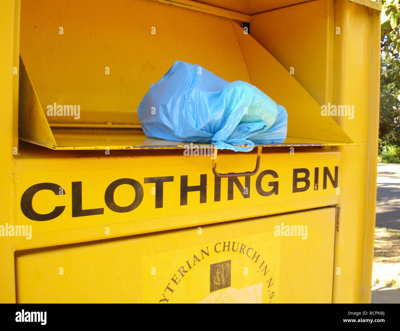 La carità abbigliamento donazione BIN, Vanessa Beecroft, Nuovo Galles del Sud, Australia Foto Stock
