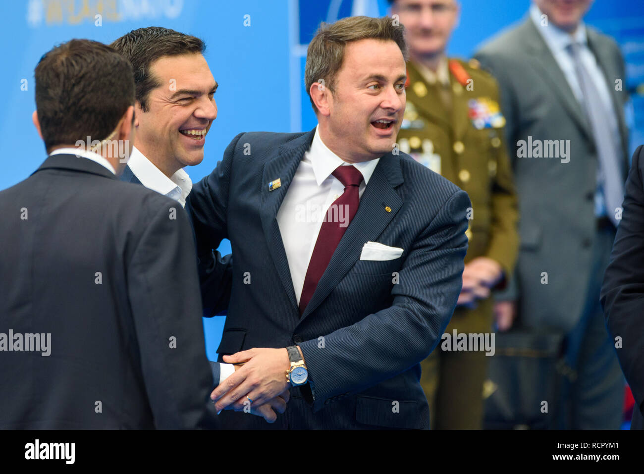 12.07.2018. Bruxelles, Belgio. Alexis Tsipras, Primo ministro della Grecia e Xavier Bettel, primo ministro del Lussemburgo. Vertice NATO 2018. Foto Stock