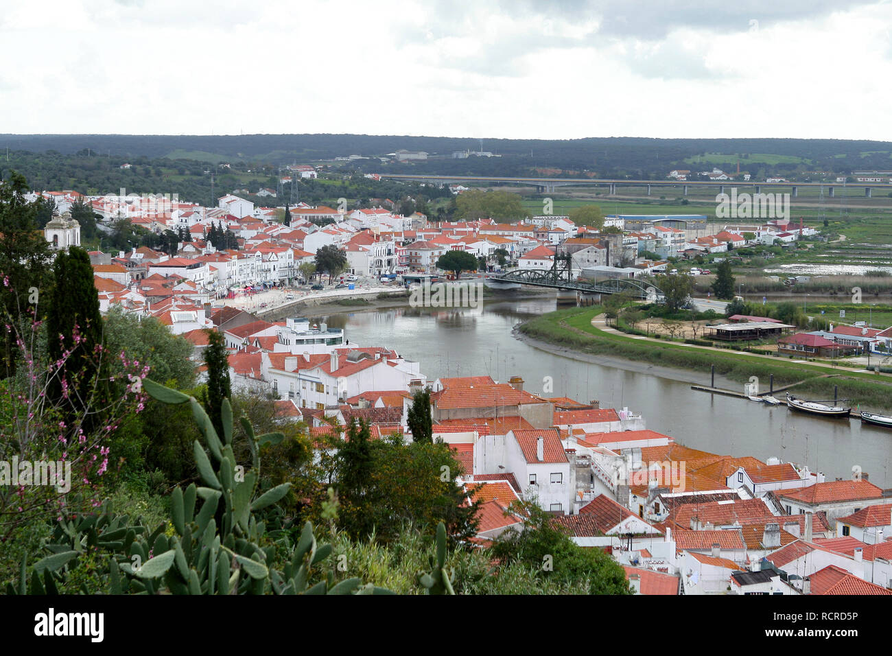 Vista sobre a cidade de Alcácer do Sal, Portogallo. Foto Stock