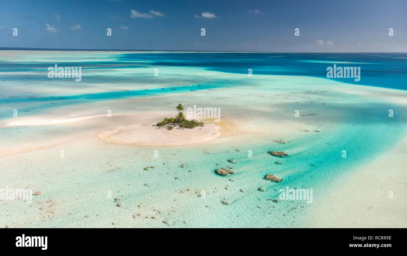 Piccola isola di Rangiroa Atoll, Tuamotu, Polinesia Francese Foto Stock