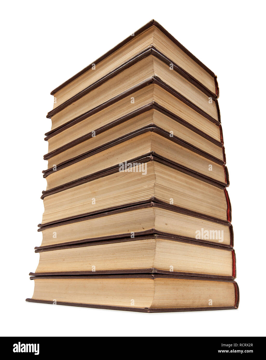 Pile di libri vecchi con pagine ingiallito isolati su sfondo bianco Foto Stock