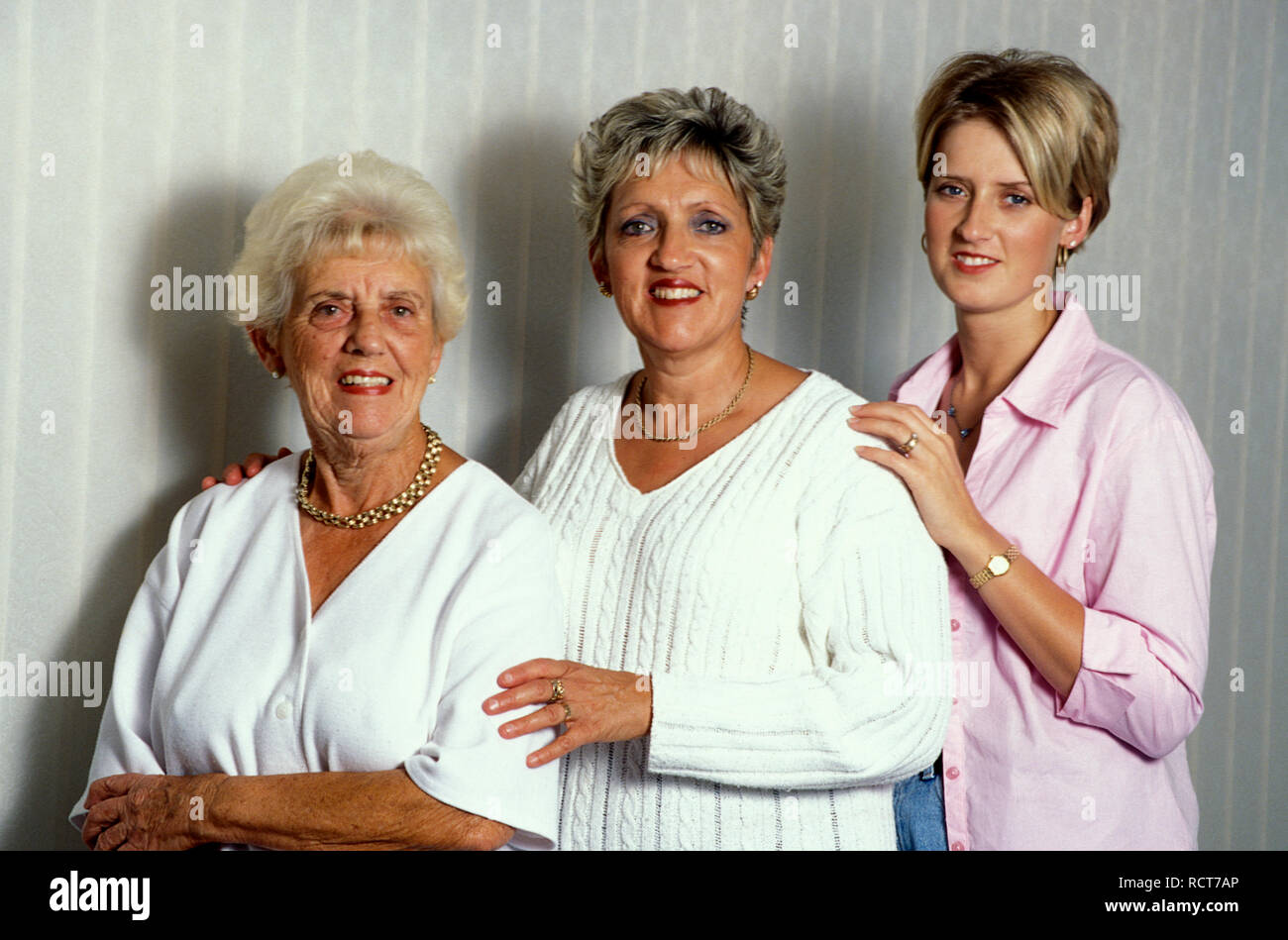 Tre generazioni di donne con funzioni simili Foto Stock