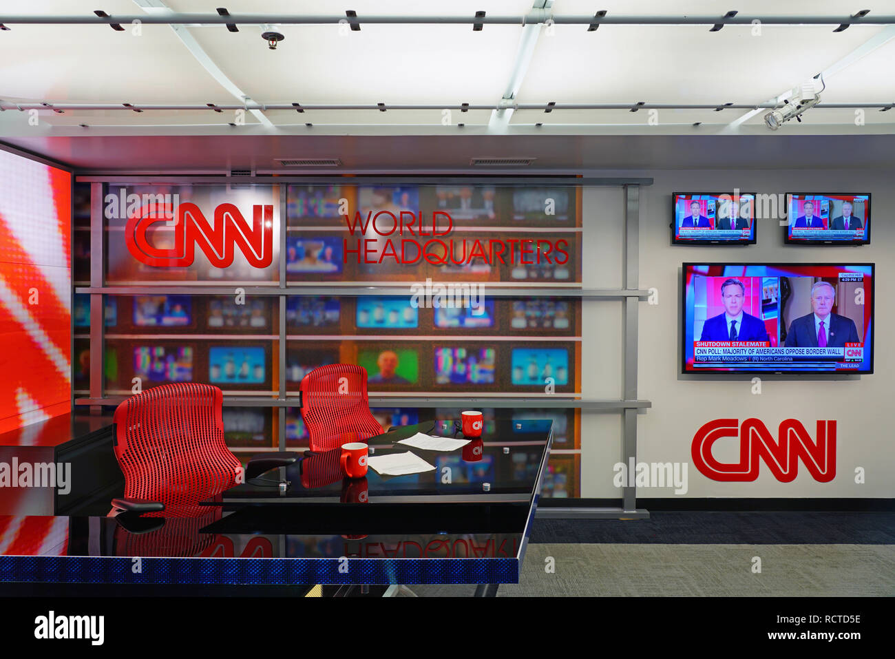 ATLANTA, GA - Vista del Centro CNN, la sede mondiale della CNN news network situato nel centro di Atlanta, Georgia. Foto Stock