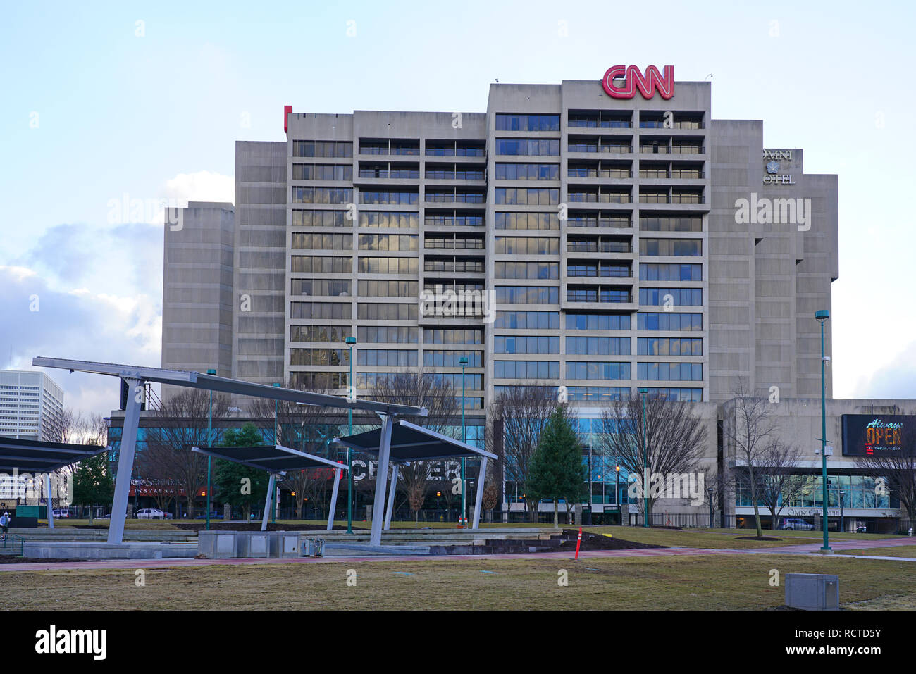 ATLANTA, GA - Vista del Centro CNN, la sede mondiale della CNN news network situato nel centro di Atlanta, Georgia. Foto Stock