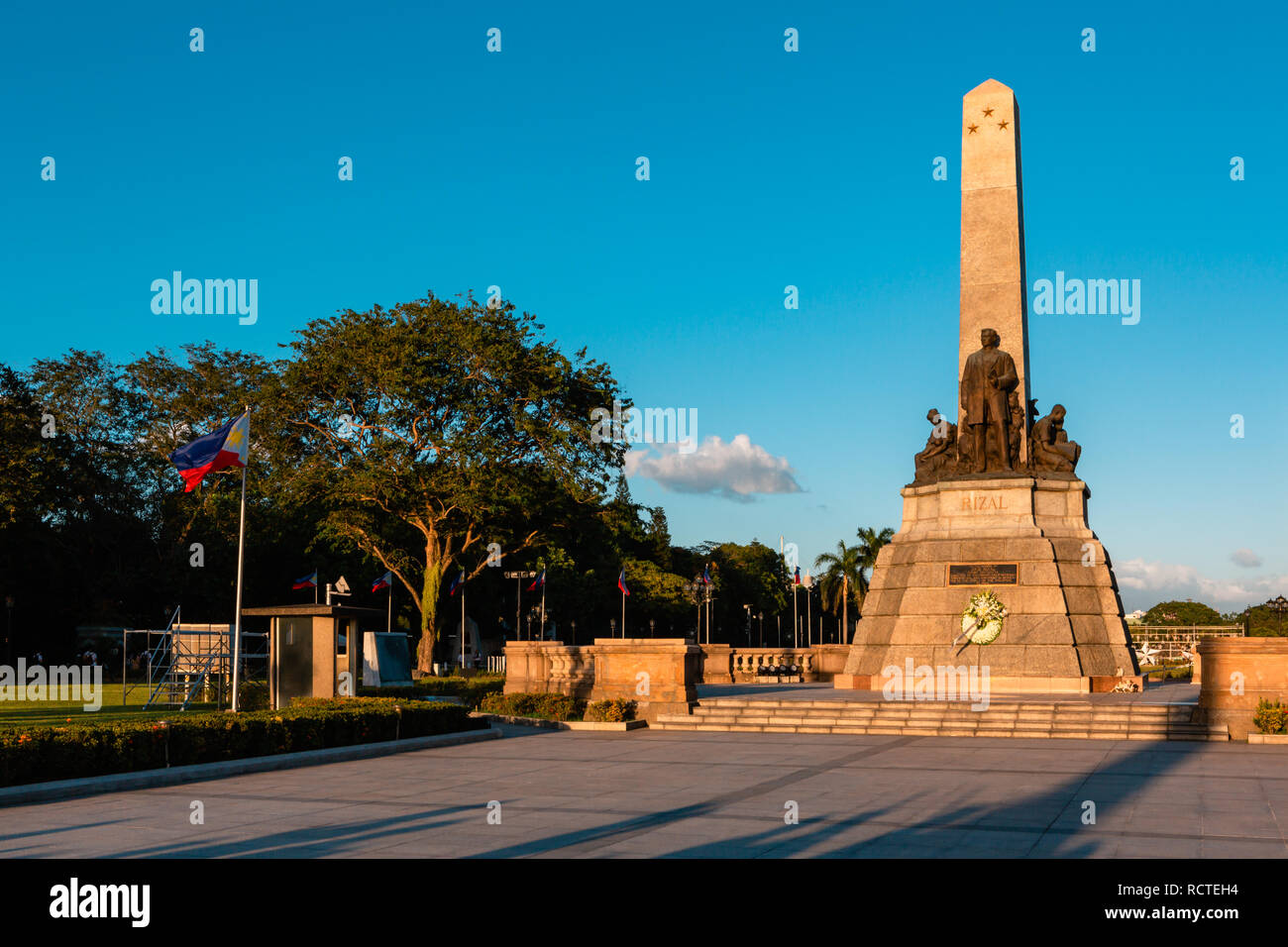 Monumento in memoria di Jose Rizal (eroe nazionale) a Rizal Park di Manila, Filippine Foto Stock