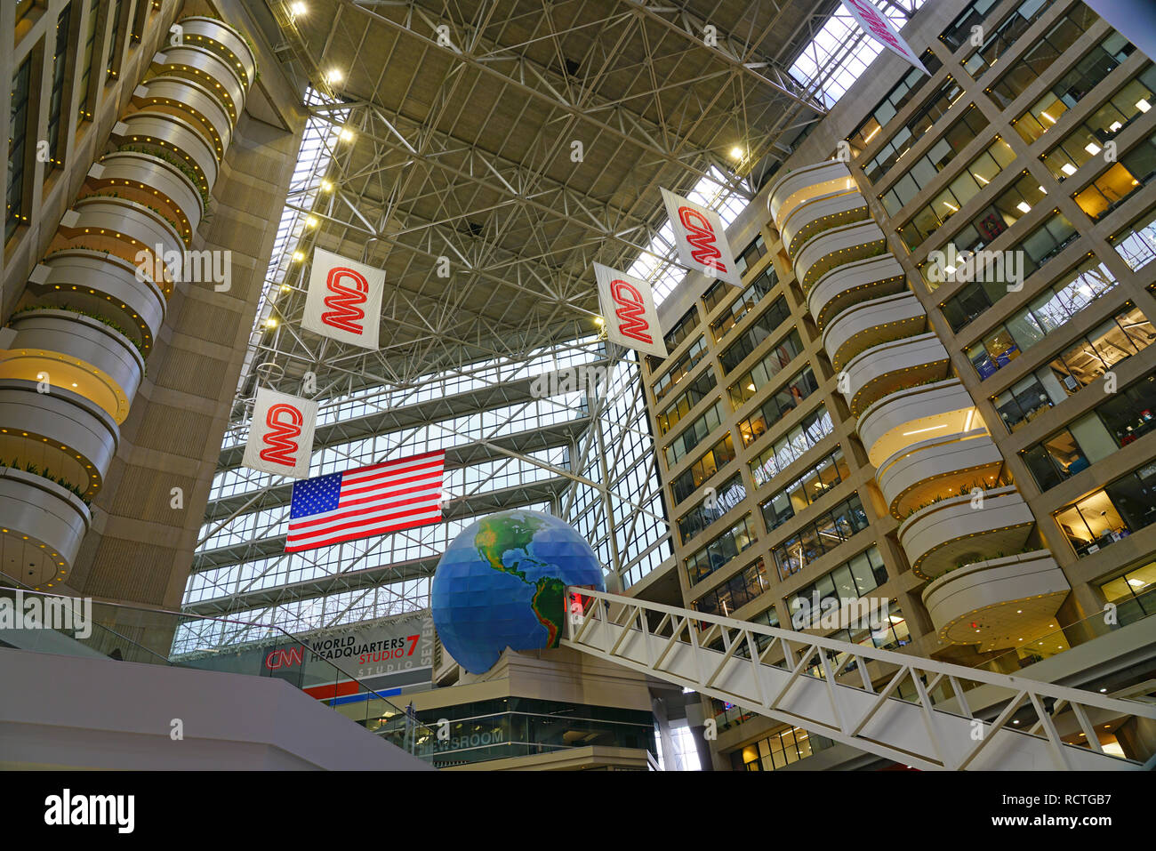 ATLANTA, GA - Vista del Centro CNN, la sede mondiale della CNN news network situato nel centro di Atlanta, Georgia. Foto Stock