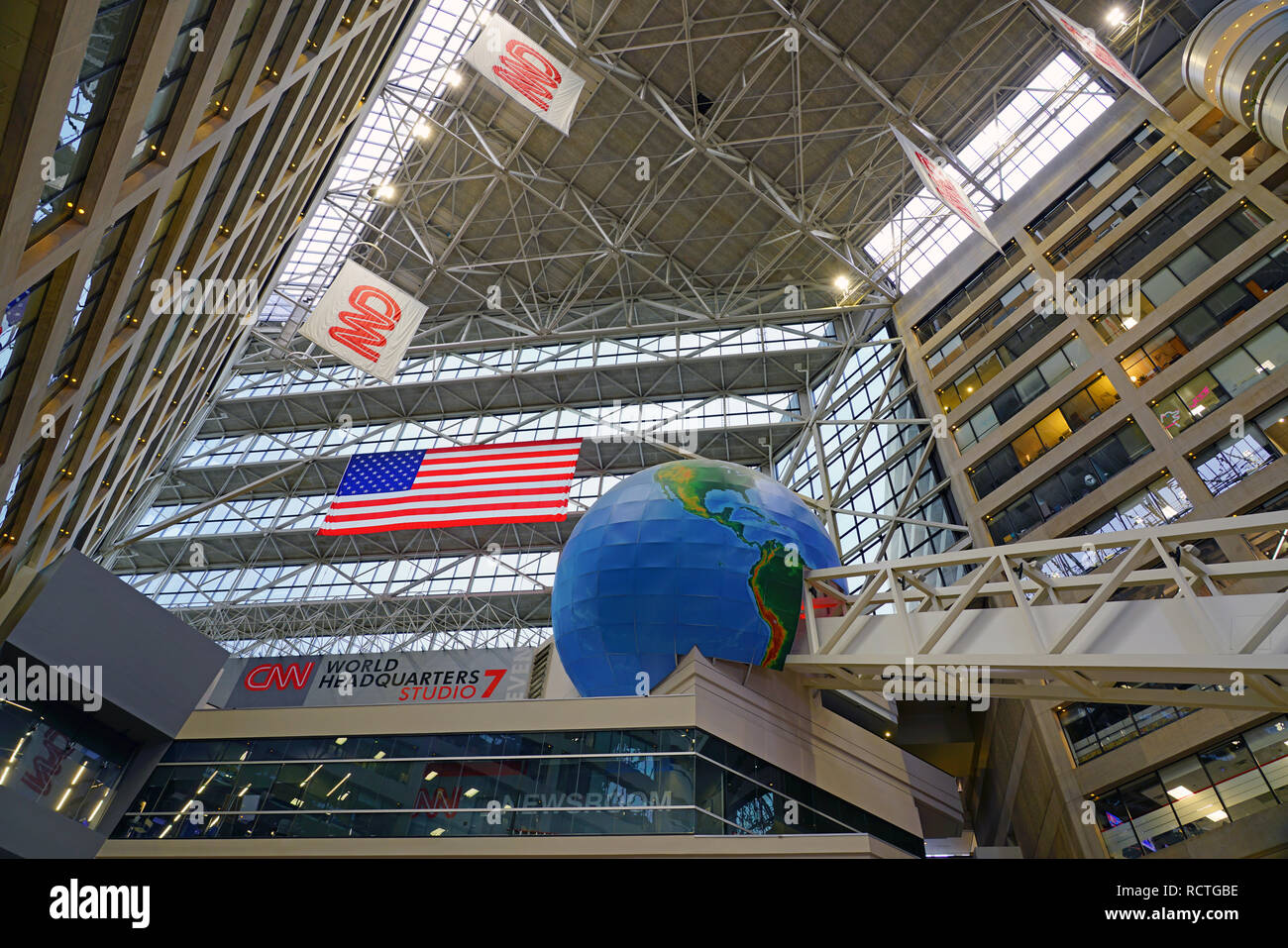 ATLANTA, GA - Vista del Centro CNN, la sede mondiale della CNN news network situato nel centro di Atlanta, Georgia. Foto Stock