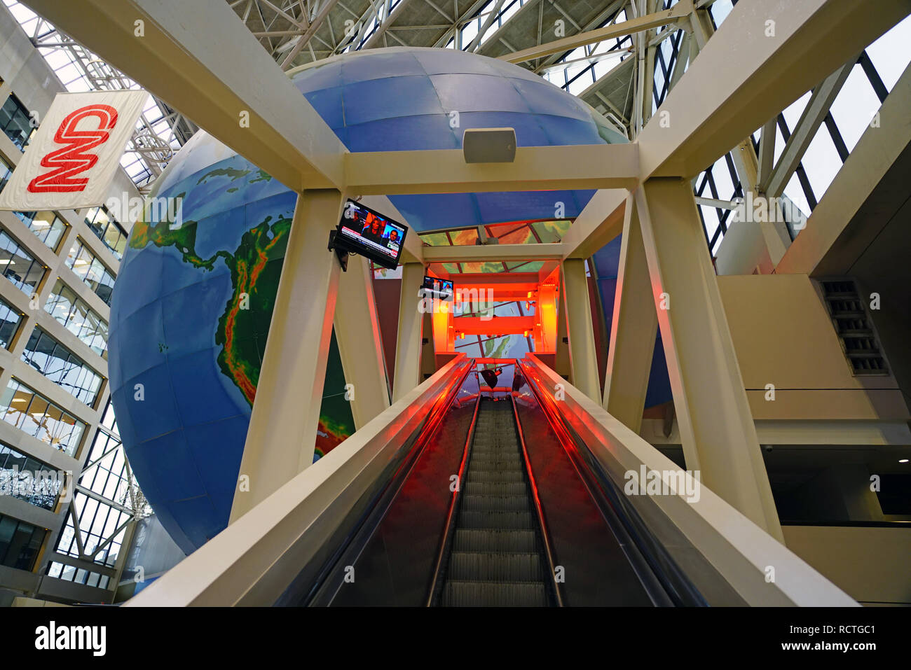 ATLANTA, GA - Vista del Centro CNN, la sede mondiale della CNN news network situato nel centro di Atlanta, Georgia. Foto Stock