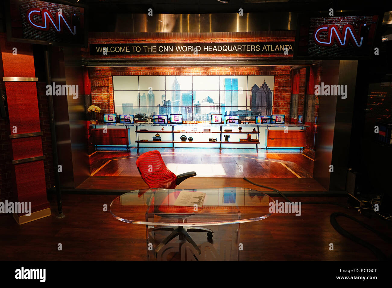 ATLANTA, GA - Vista del Centro CNN, la sede mondiale della CNN news network situato nel centro di Atlanta, Georgia. Foto Stock