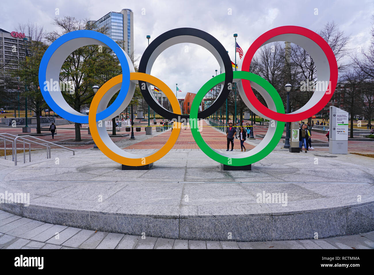ATLANTA, ga- Vista del Centennial Olympic Park, costruita per il 1996 Olimpiadi di estate, situato nel centro di Atlanta, Georgia. Foto Stock