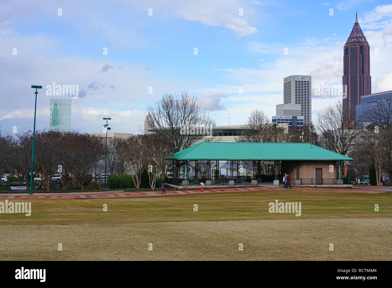 ATLANTA, ga- Vista del Centennial Olympic Park, costruita per il 1996 Olimpiadi di estate, situato nel centro di Atlanta, Georgia. Foto Stock