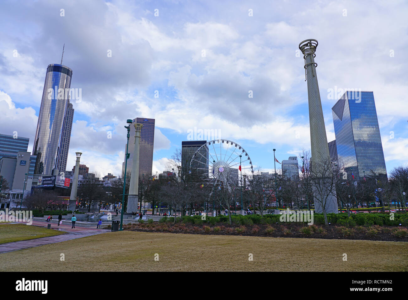 ATLANTA, ga- Vista del Centennial Olympic Park, costruita per il 1996 Olimpiadi di estate, situato nel centro di Atlanta, Georgia. Foto Stock