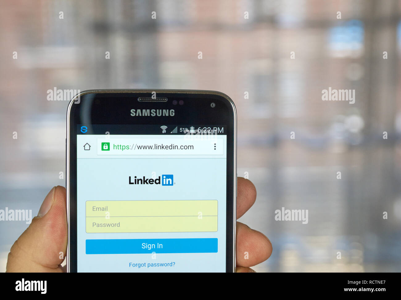 MONTREAL, Canada - 20 Marzo 2016 - Linkedin applicazione su Android smartphone. Linkedin è un business-oriented di servizio di social networking. Foto Stock