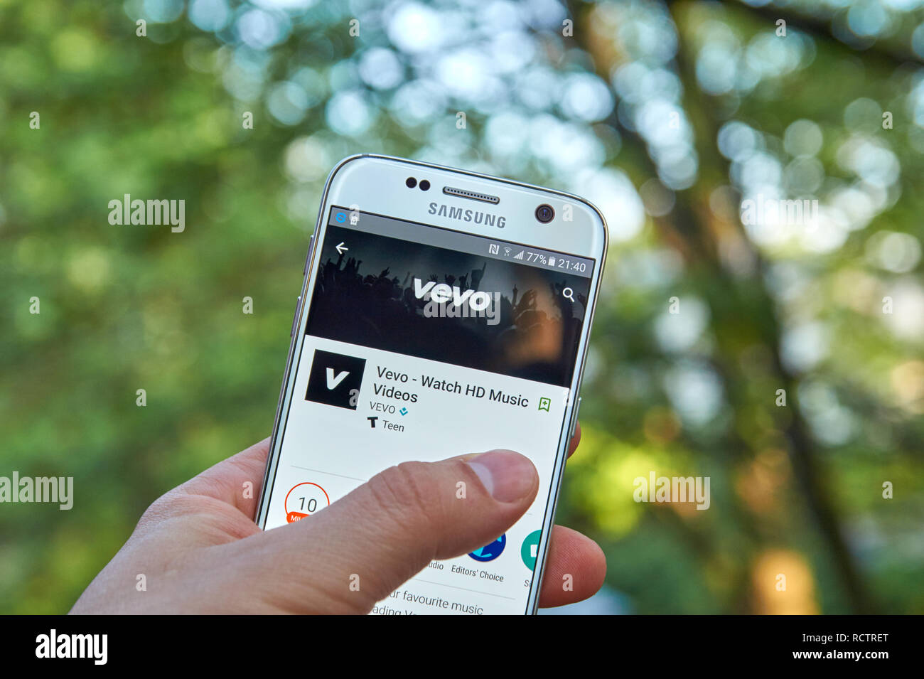 MONTREAL, Canada - 23 Maggio 2016 : Vevo applicazione su Samsung S7 schermo. Vevo offre musica video da Universal Music Group e Sony Music Entertainment Foto Stock