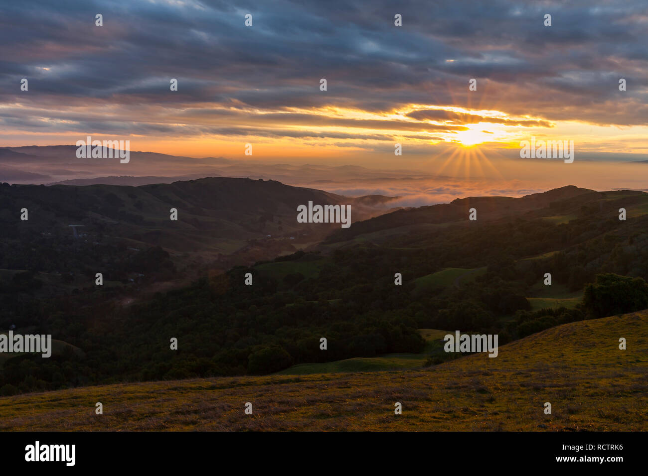 Il sole sorge su California di San Ramon Valley e Las Trampas Parco Regionale Foto Stock