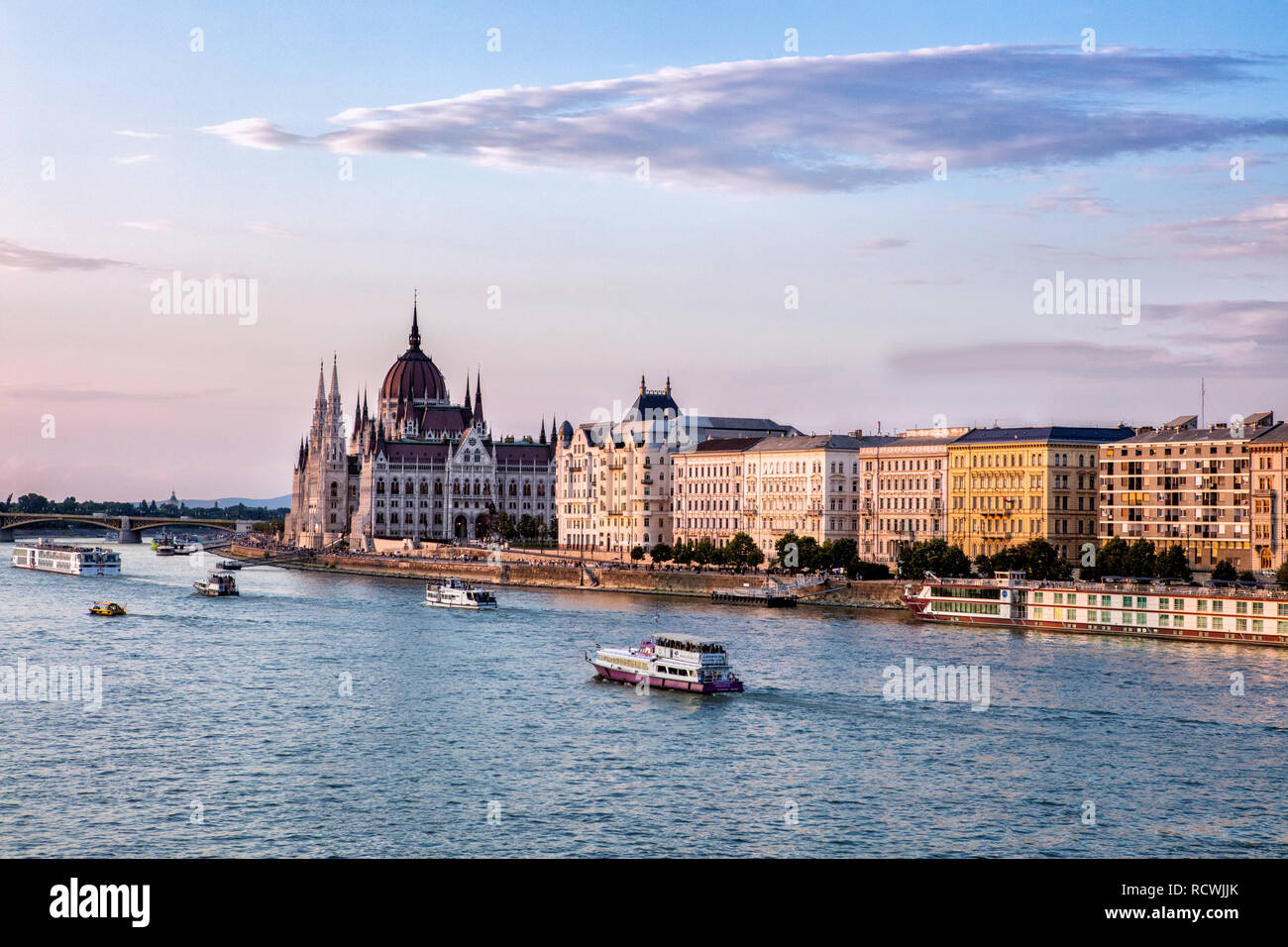 Vista del Palazzo del Parlamento e il fiume Danubio, Budapest Ungheria Foto Stock