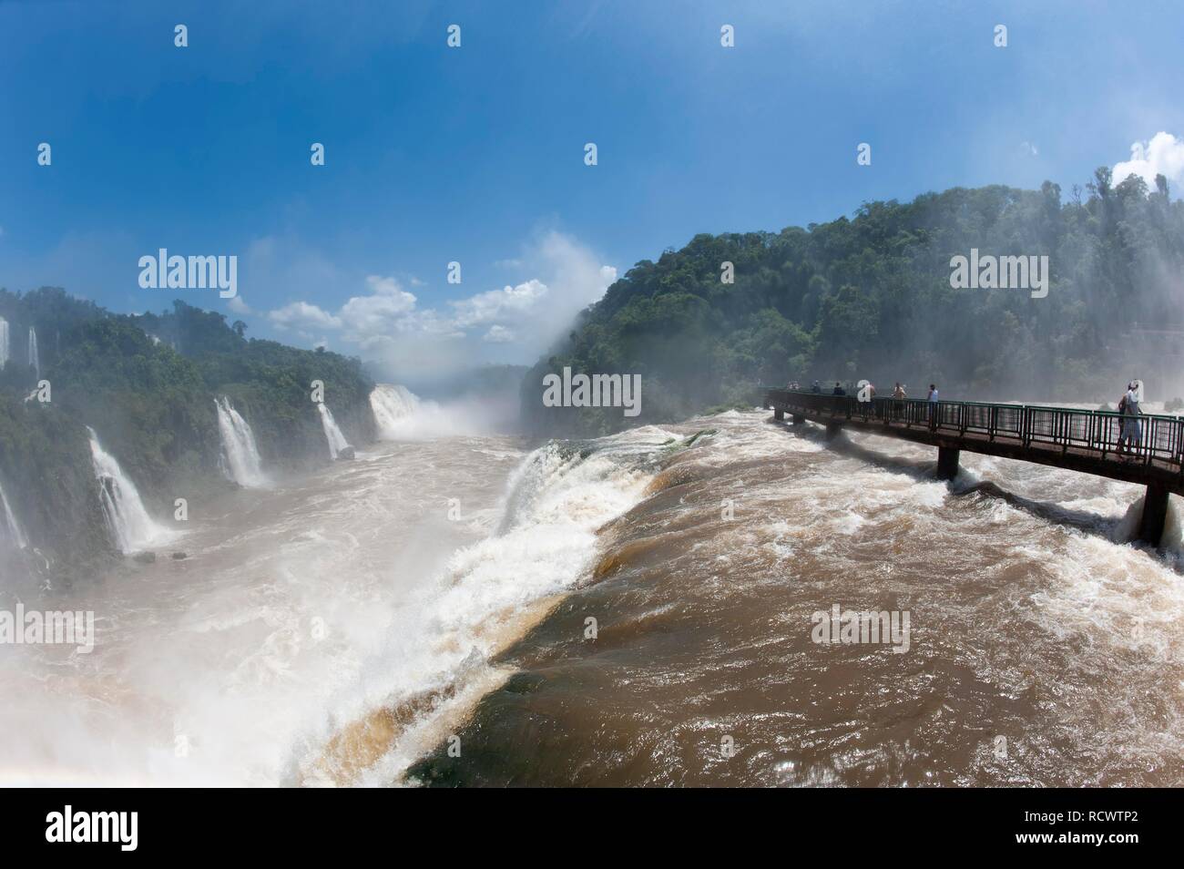 Iguazu o Iguaçu cade visto dal lato Brasiliano, Unesco Parco Nazionale, Provincia Misiones, Argentina, Sud America Foto Stock