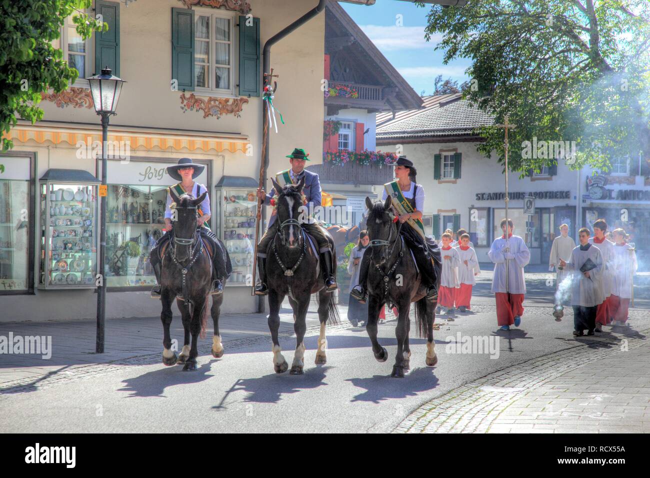 Sfilata in costume presso il Festival di Luglio a Garmisch, Garmisch-Partenkirchen, Bavaria Foto Stock