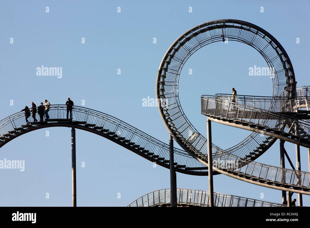 Tiger & Turtle - Magic Mountain, una pietra miliare calpestabili scultura a forma di montagne russe Foto Stock