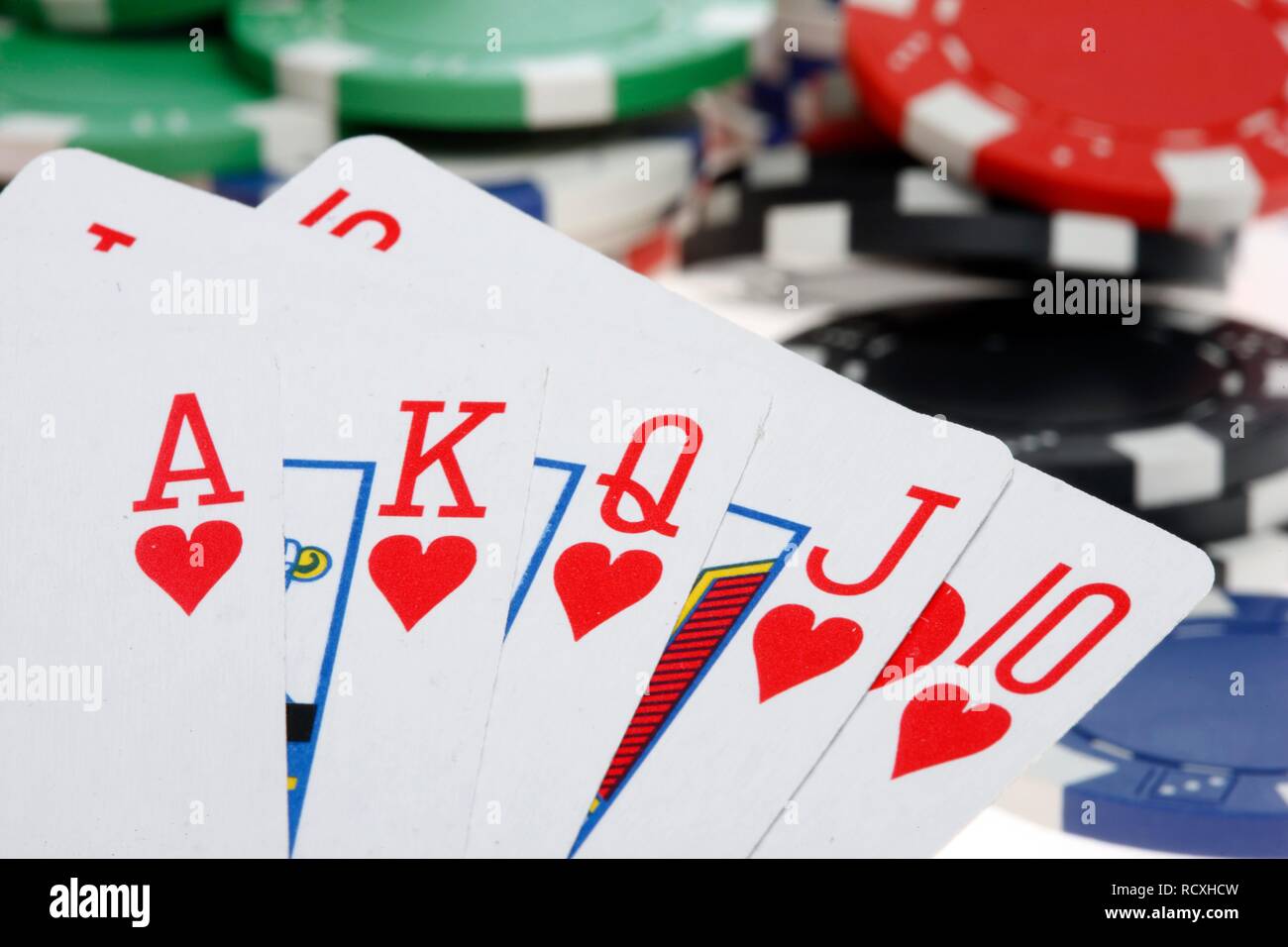 Poker, carte da gioco, gioco chips, token, con valori diversi, la carta più alta combinazione, Royal Flush Foto Stock