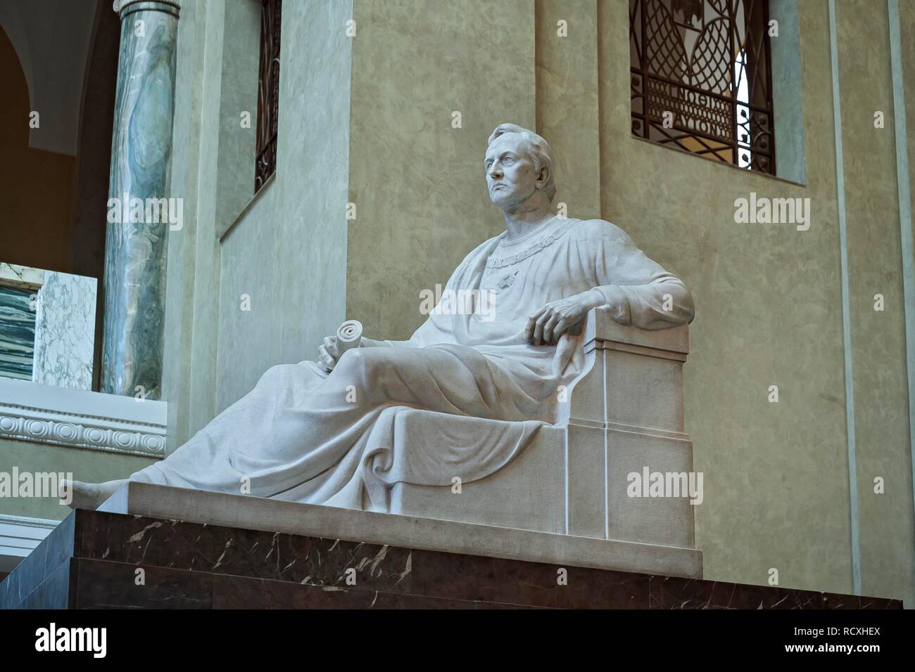 Figura di marmo di re Ludwig I nel Lichthof del LMU, Ludwig-Maximilians-University di Monaco di Baviera, Baviera, Baviera Foto Stock